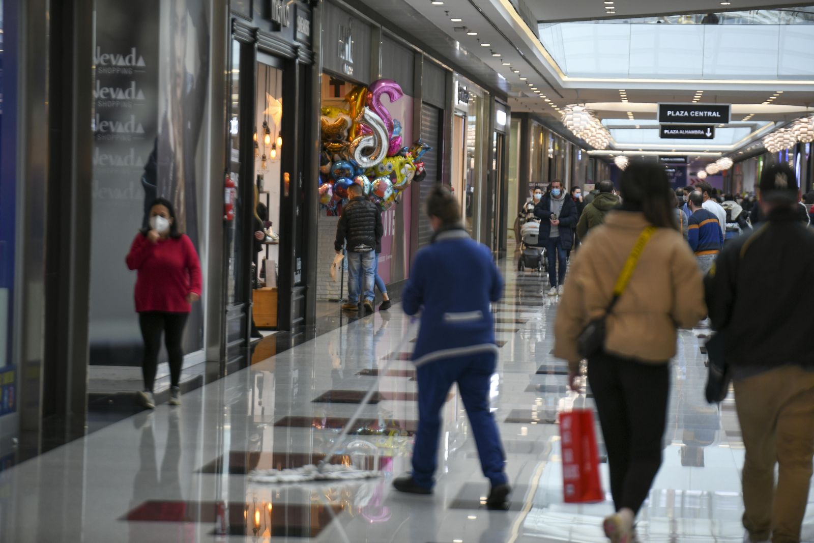 Fotos: las rebajas en el Nevada Shopping de Granada
