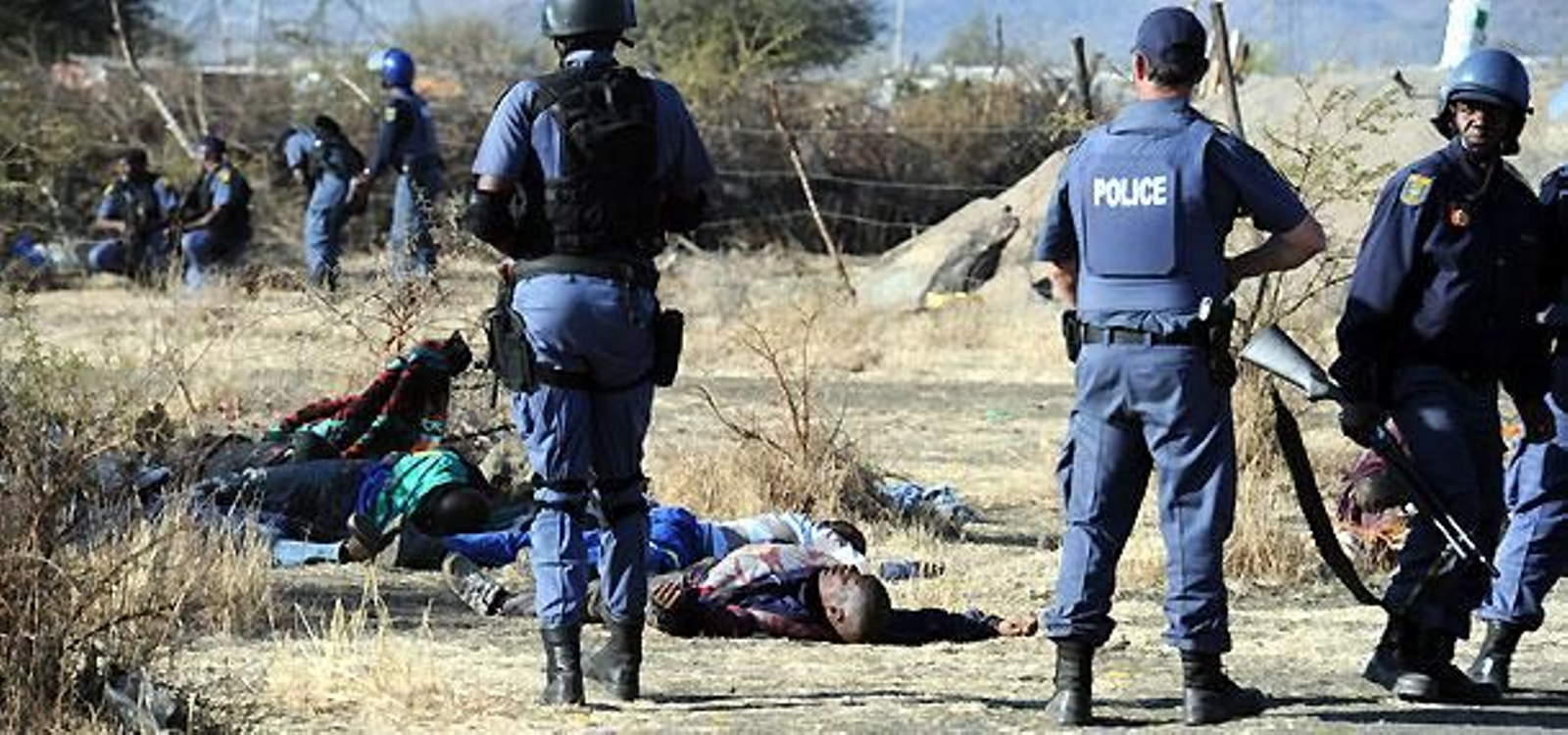 La mina surafricana en la que murieron 44 personas amenaza a los huelguistas con echarlos