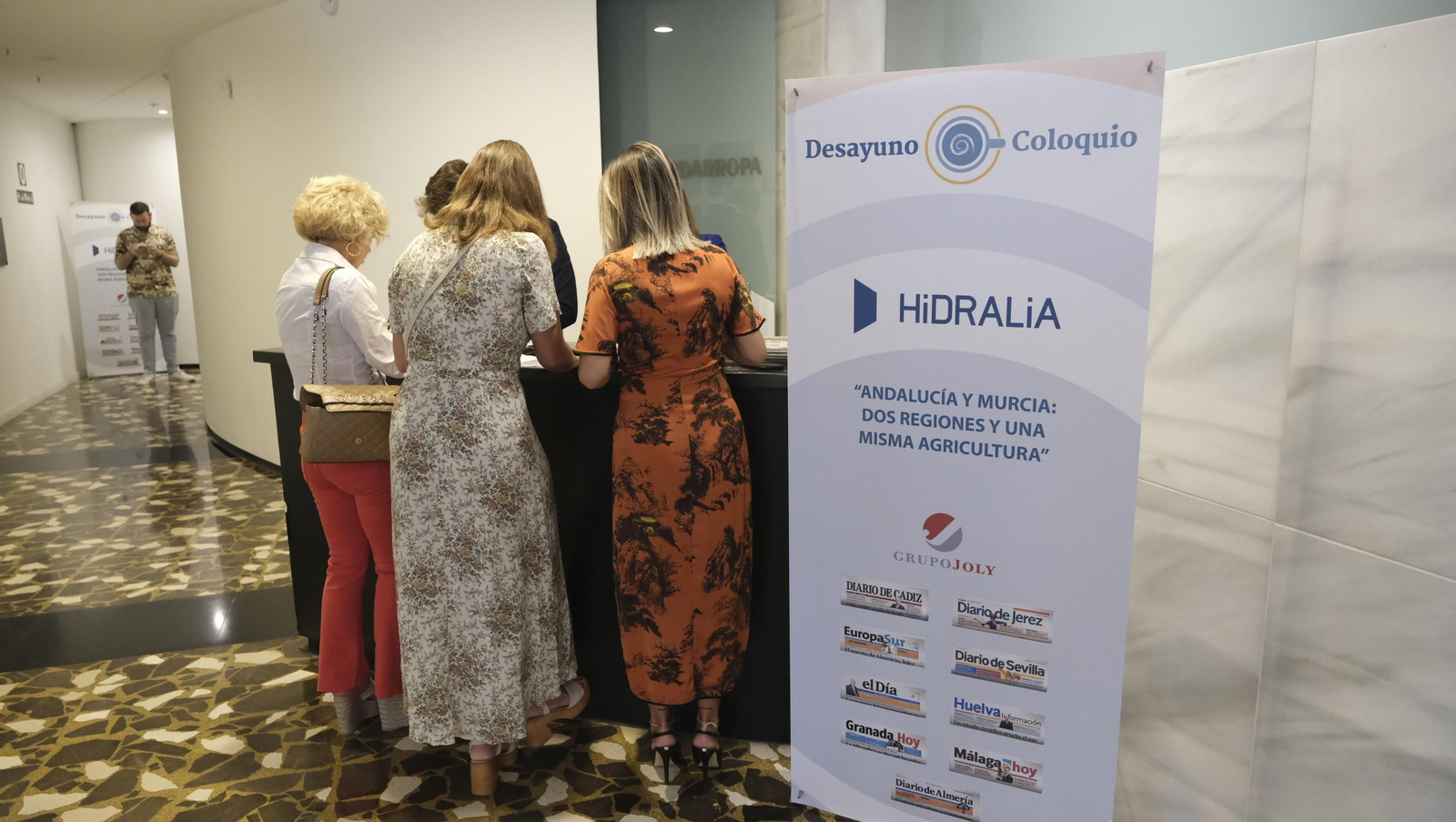 Imágenes del desayuno coloquio de Diario de Almeria y Hidralia.