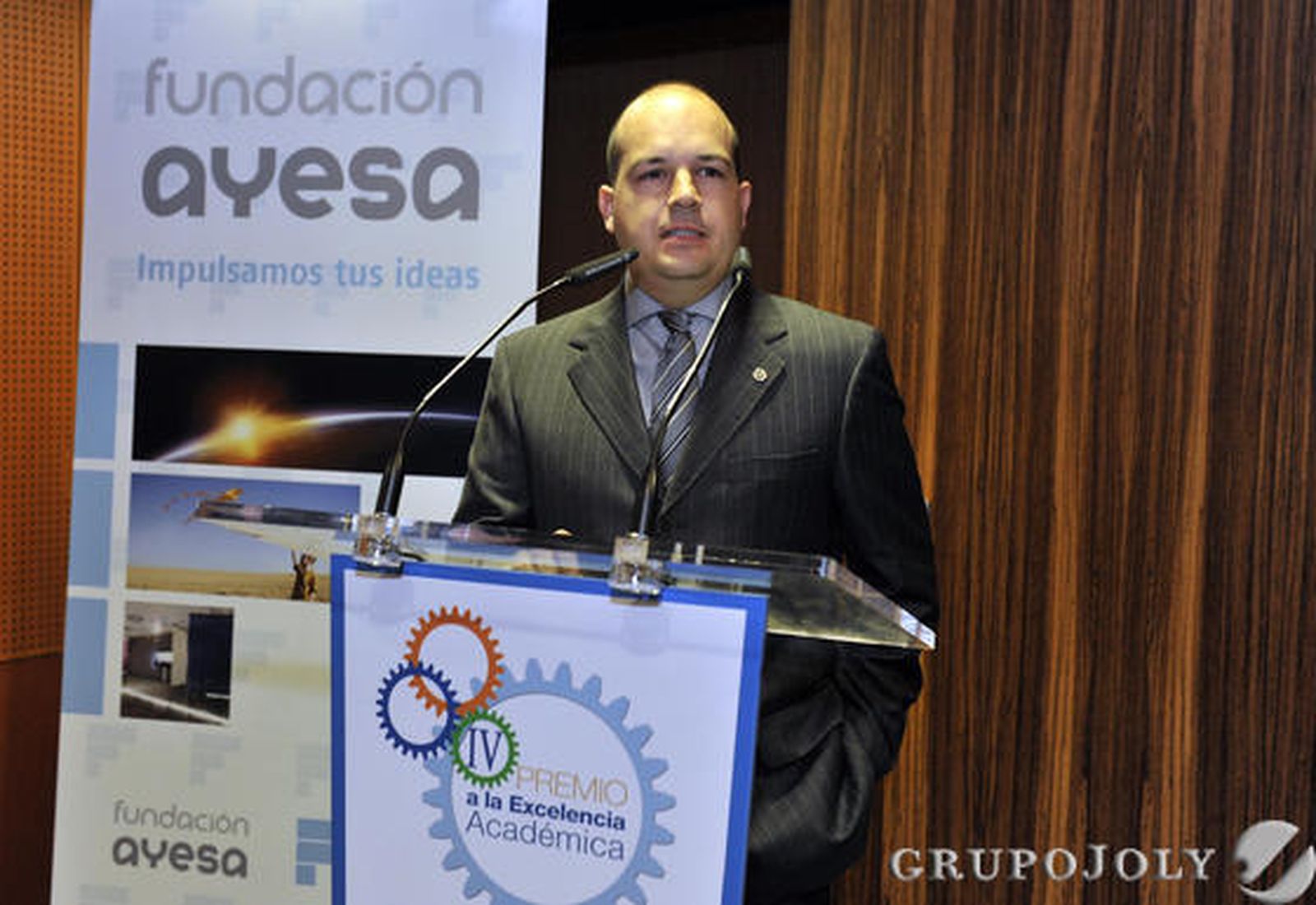 Aníbal Pozo: "Quiero decir a todo el mundo, sobre todo a los más mayores, que nunca es tarde para estudiar, completar tu formación y cumplir tus sueños"

Foto: Juan Carlos Vázquez