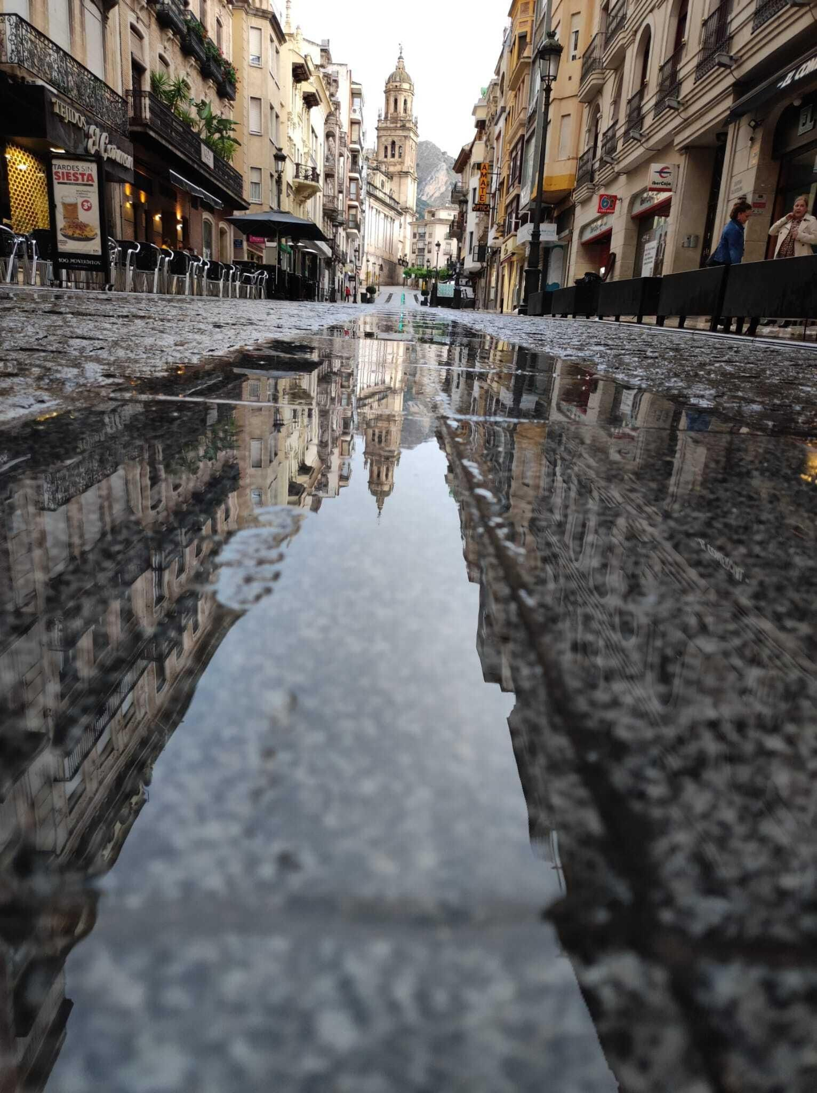 La popular Carrera de Jaén, con la Catedral al fondo.