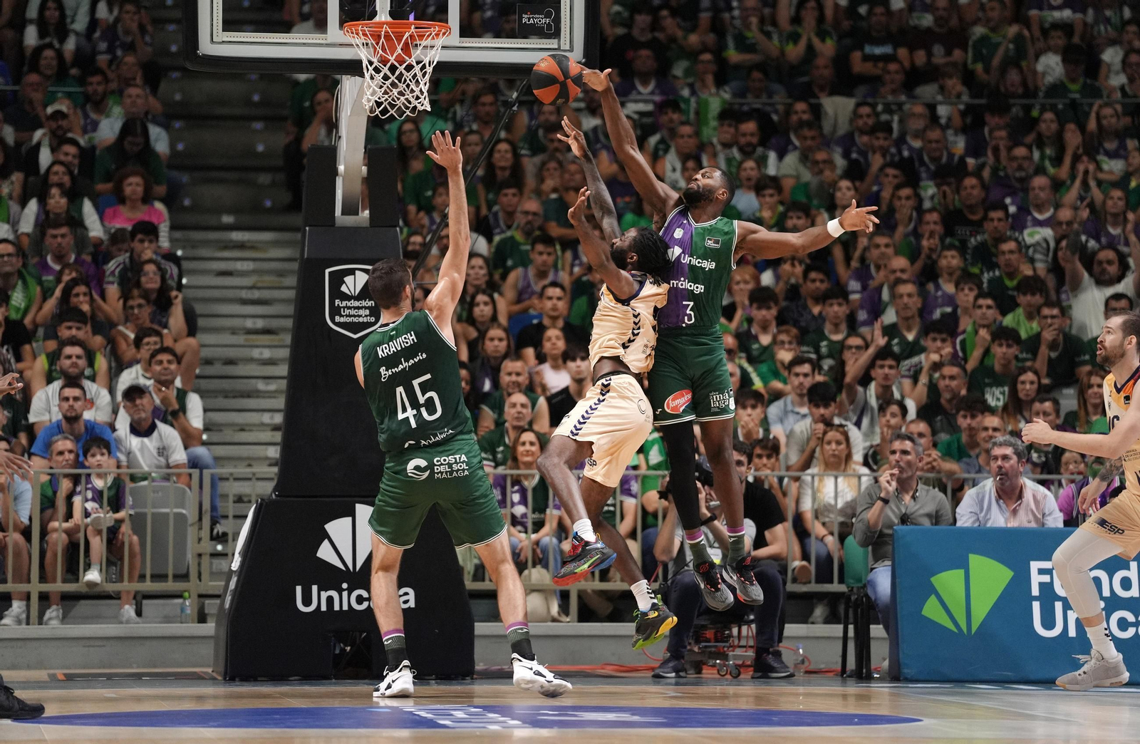 Melvin Ejim, sus cuatro años y seis títulos en Málaga
