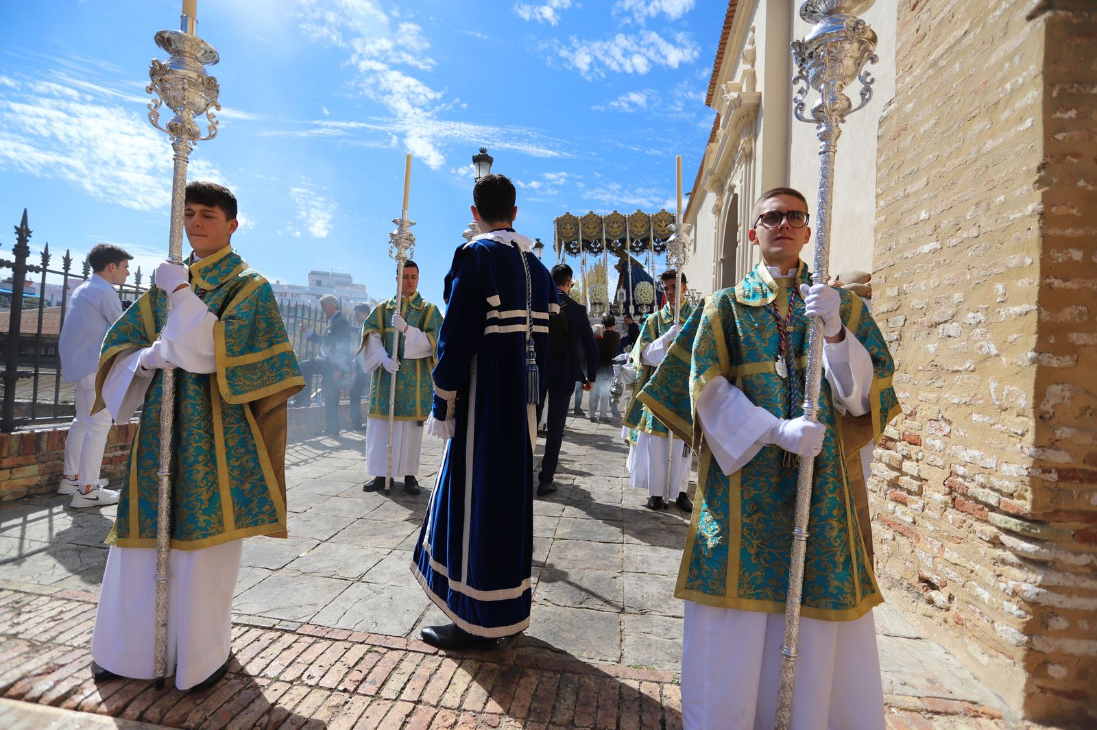 Imágenes del recorrido de la Borriquita  por las calles de Huelva