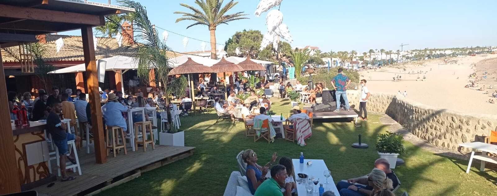 El chiringuito Atenas Playa en su nueva ubicación, Torre Bermeja.