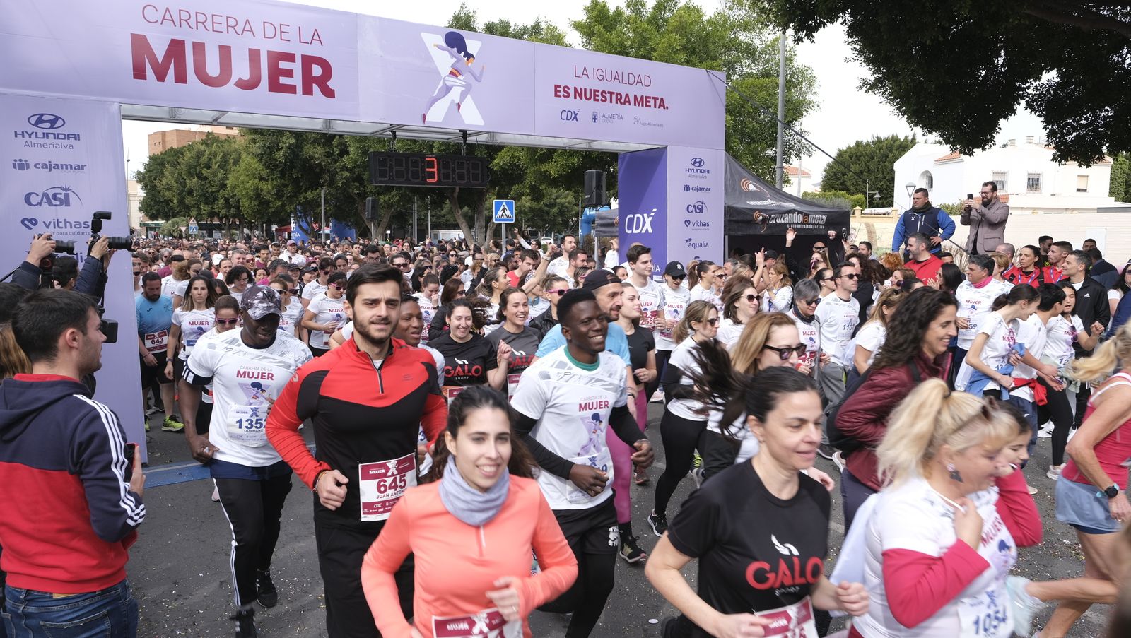 Imágenes de la Carrera de la Mujer 2023 en Almería