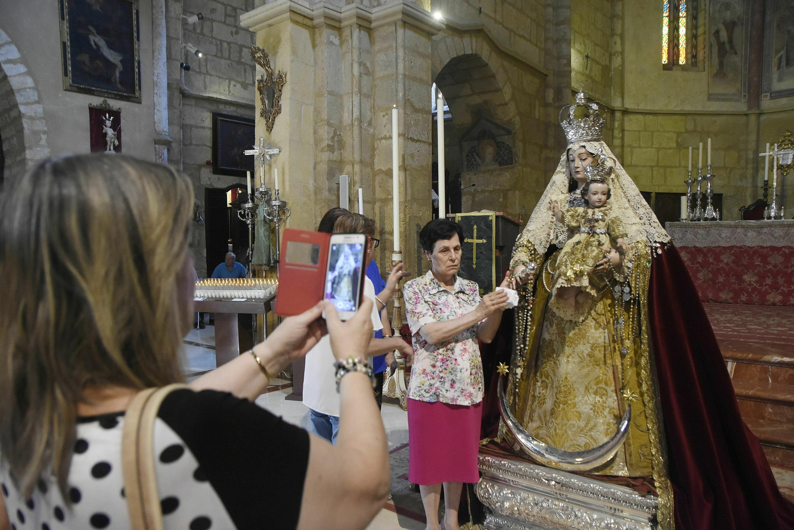 Besamanos a la Virgen de los Remedios, en imágenes