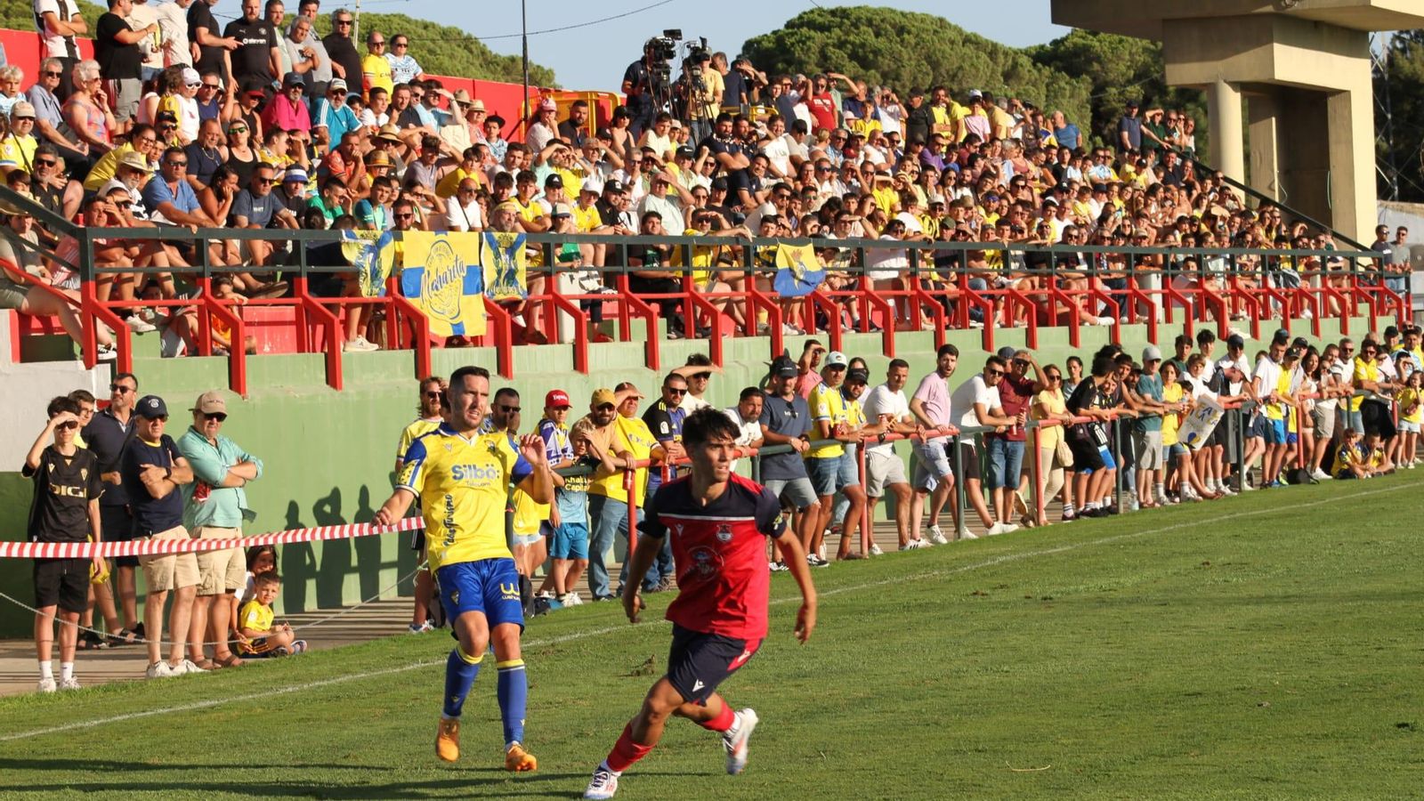 Las imágenes del amistoso entre el Barbate y el Cádiz CF