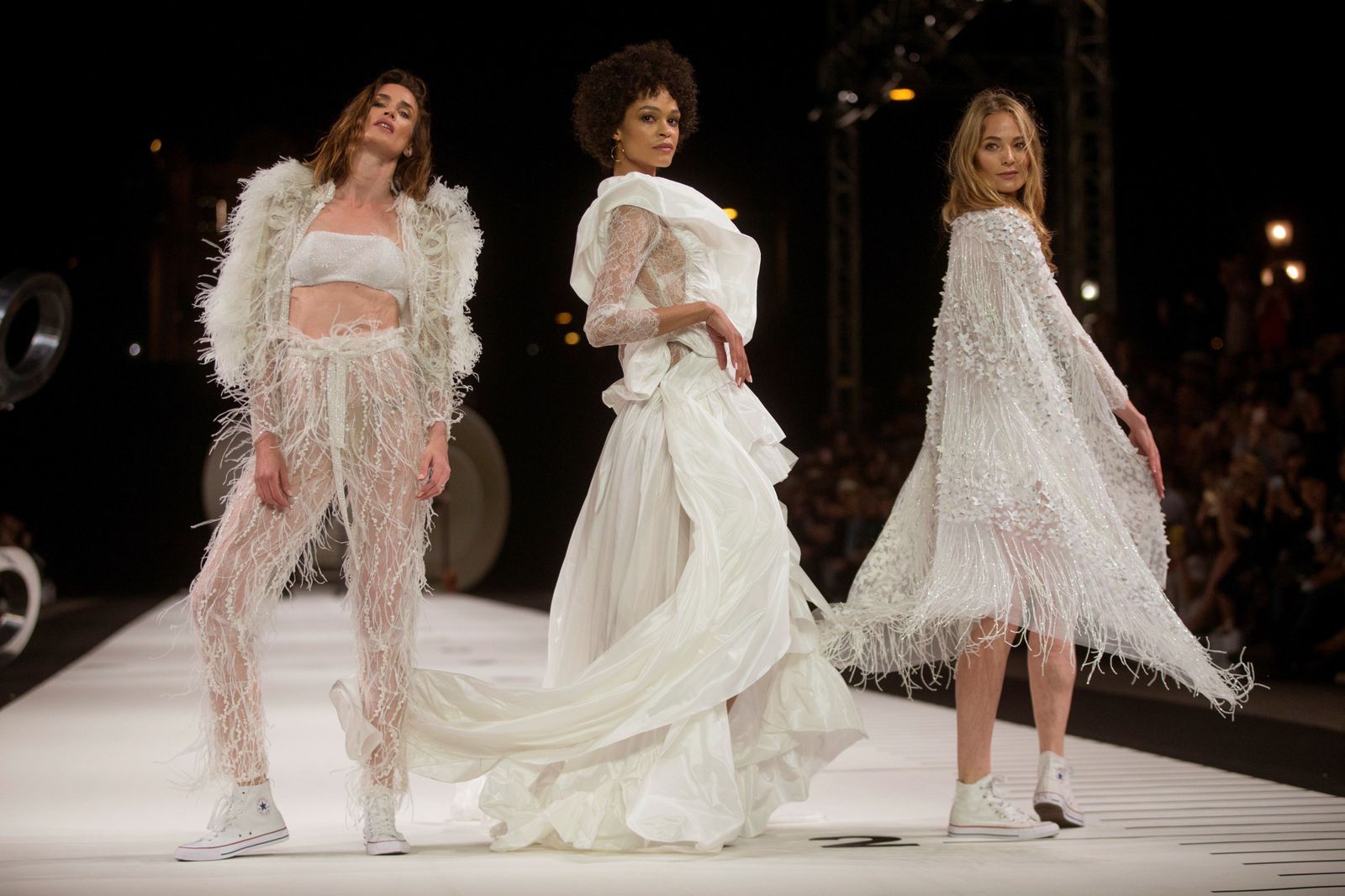 Modelos con diseños de la colección IDENTITY