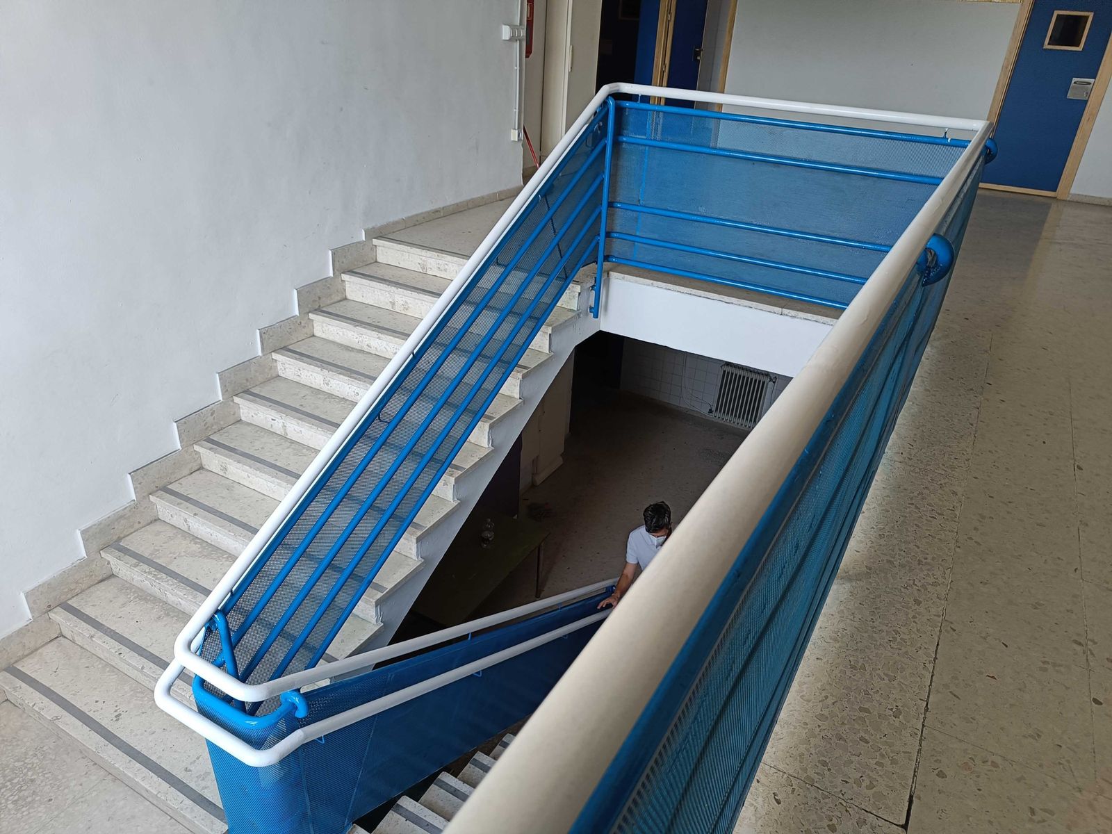 Nueva protección de las escaleras del centro.