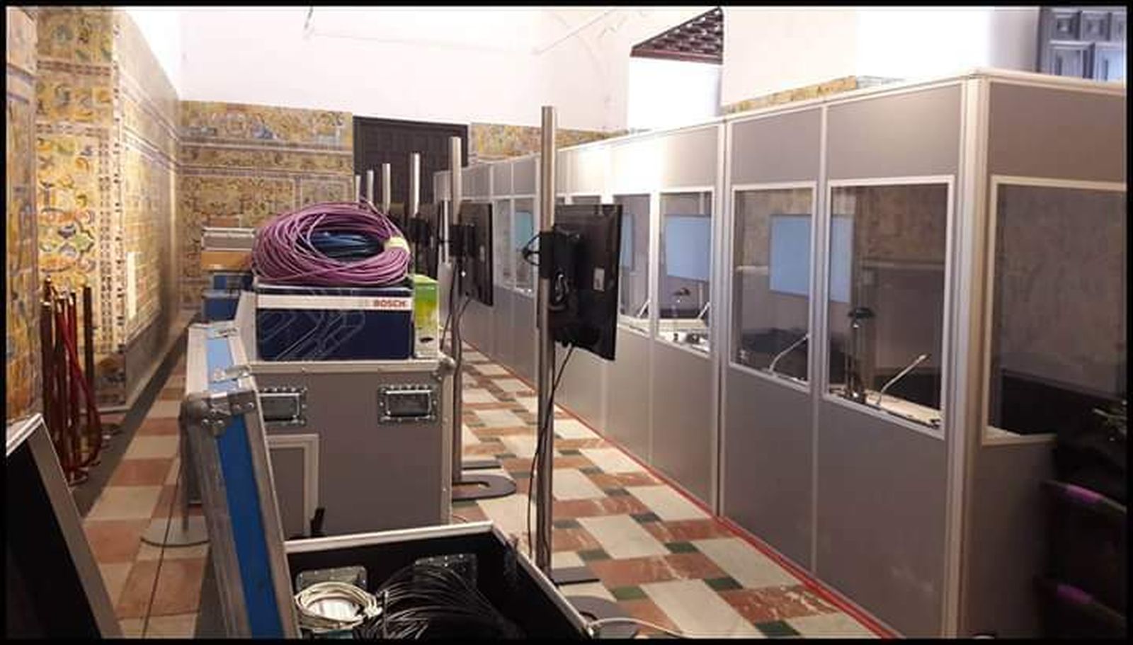 Instalaciones montadas en el Palacio Gótico del Alcázar.