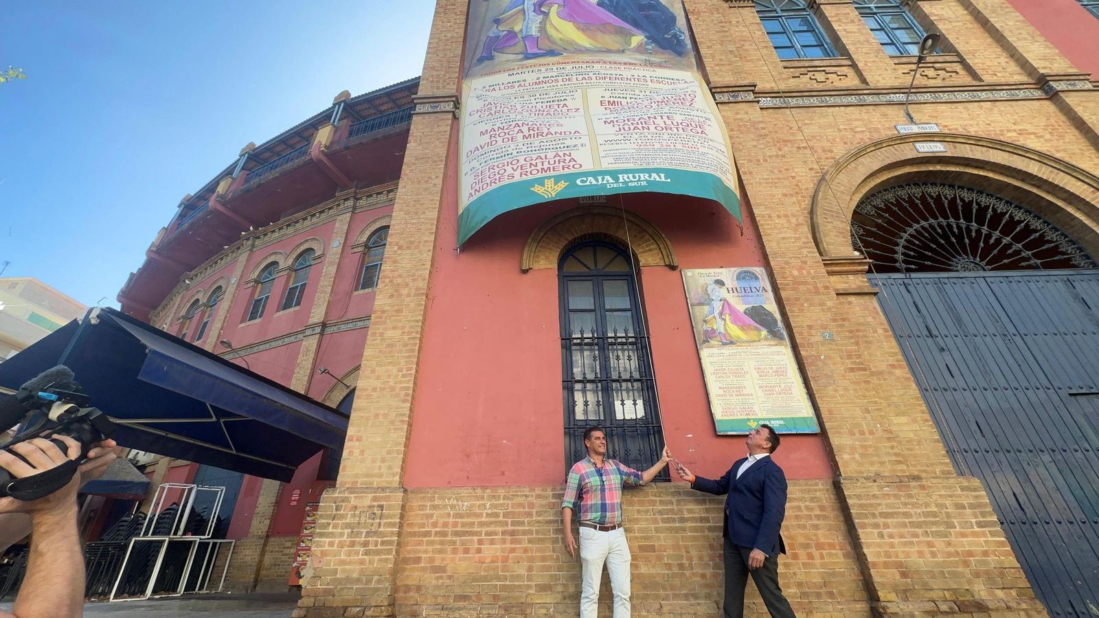 Momento en el que se ha desplegado la lona.