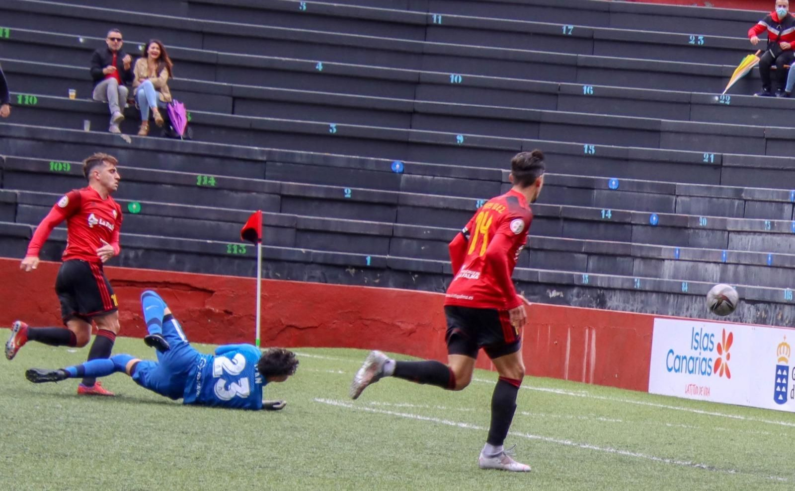El Mensajero ha superado al Montijo con un gol de Salles.
