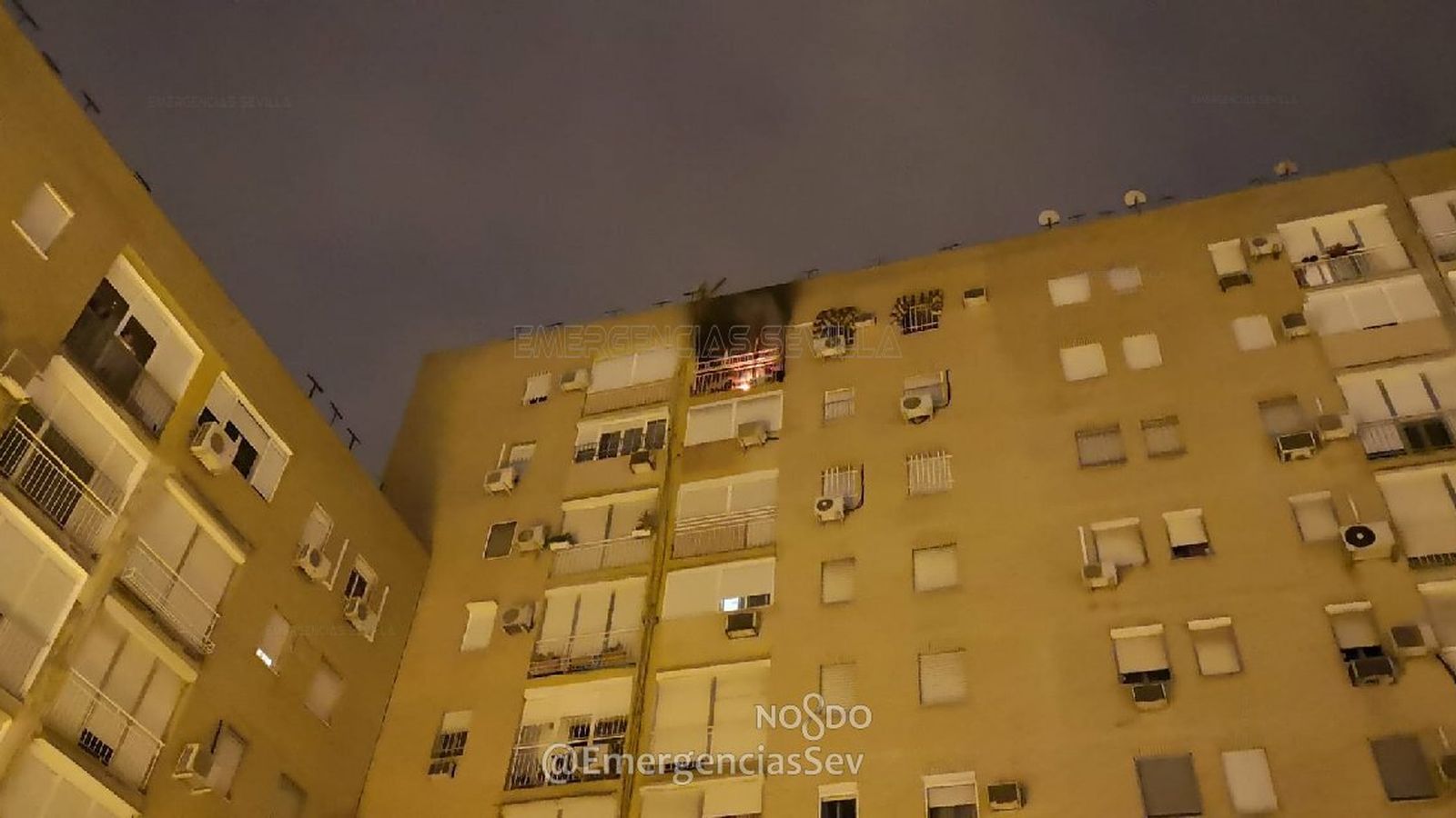 El fuego se ha iniciado en la décima planta de un edificio de viviendas