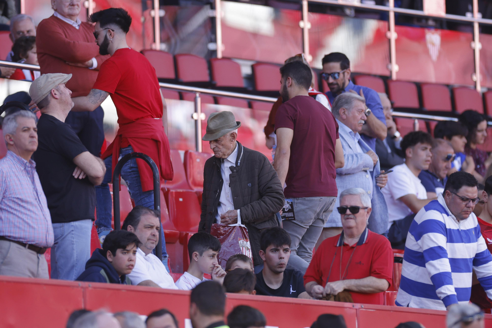 Búscate en las fotos del Sevilla-Almería