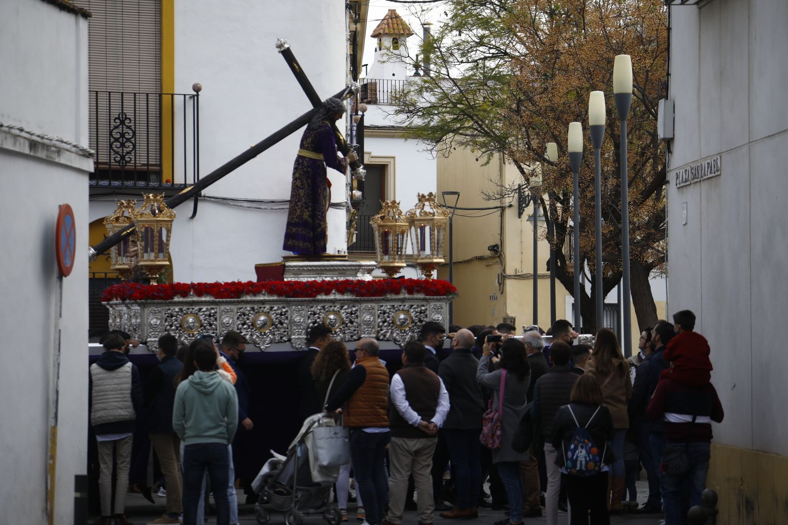 El vía crucis de las hermandades de Córdoba con el Señor del Calvario, en imágenes