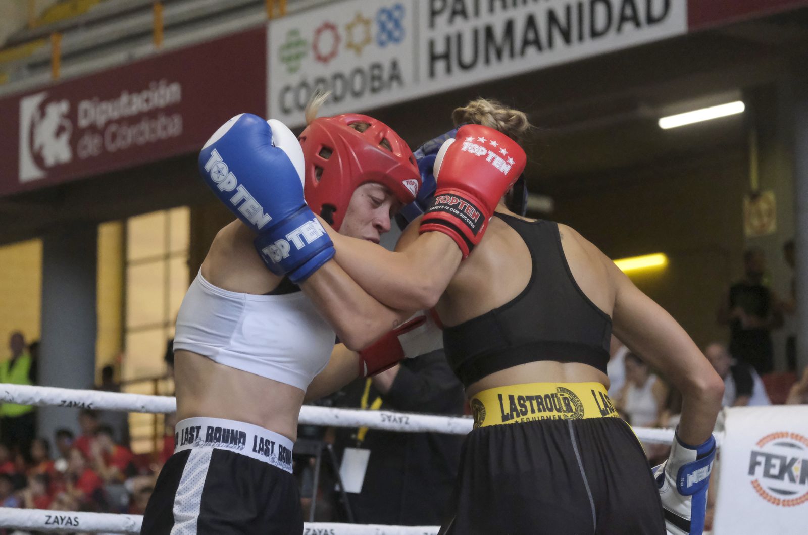 Córdoba disfruta del Campeonato de España de kick boxing, en imágenes