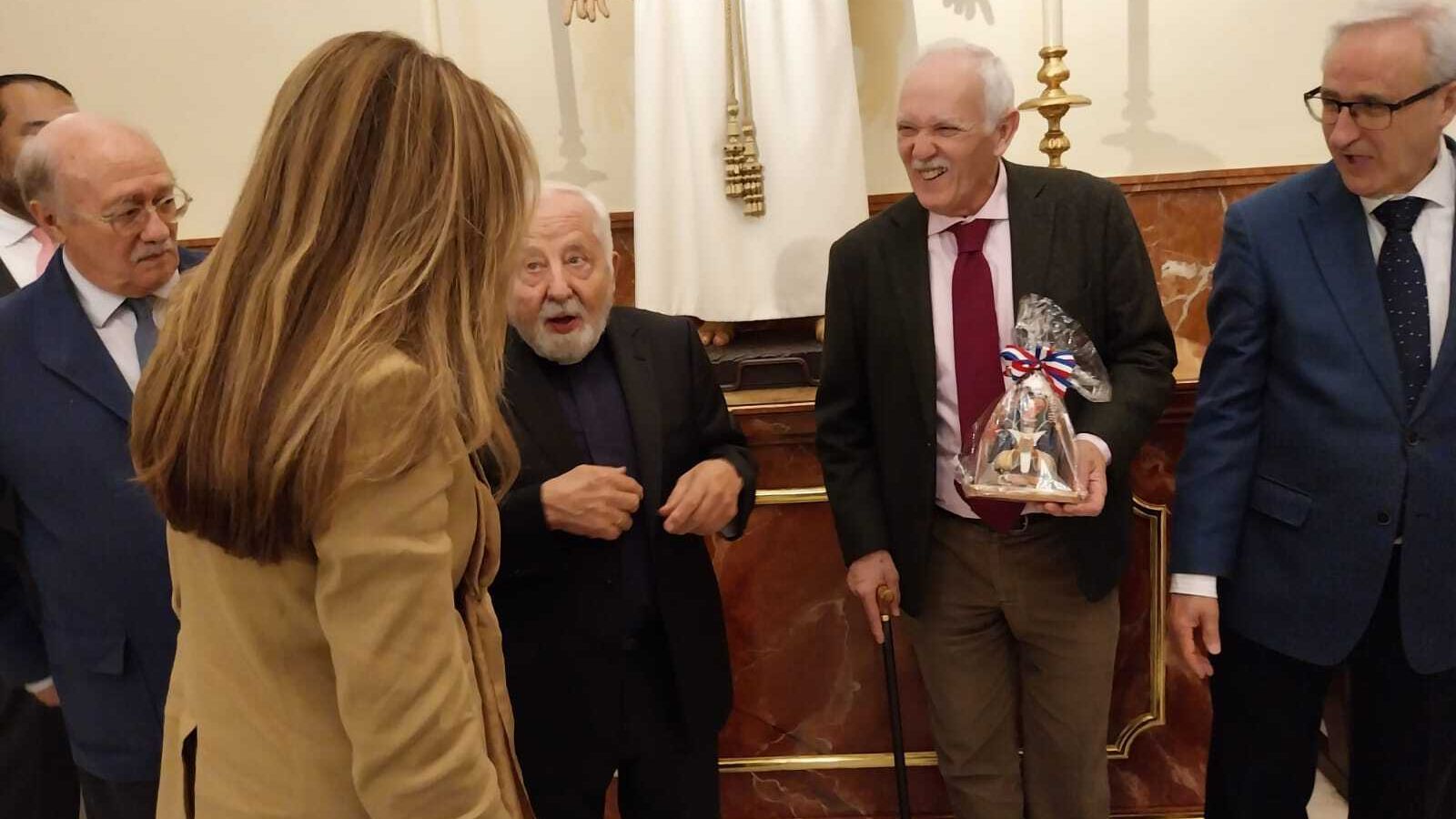 Réplica de la Virgen de Altagracia entregada por la alcaldesa