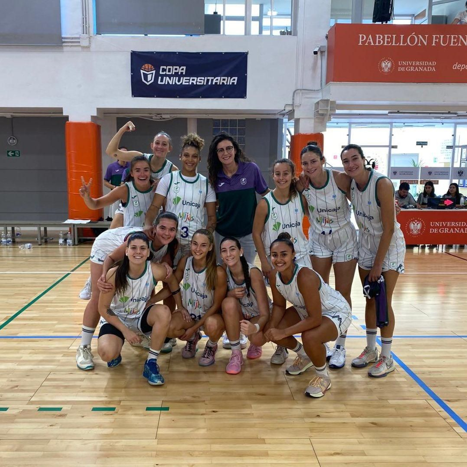 El Unicaja Mijas celebra el triunfo.