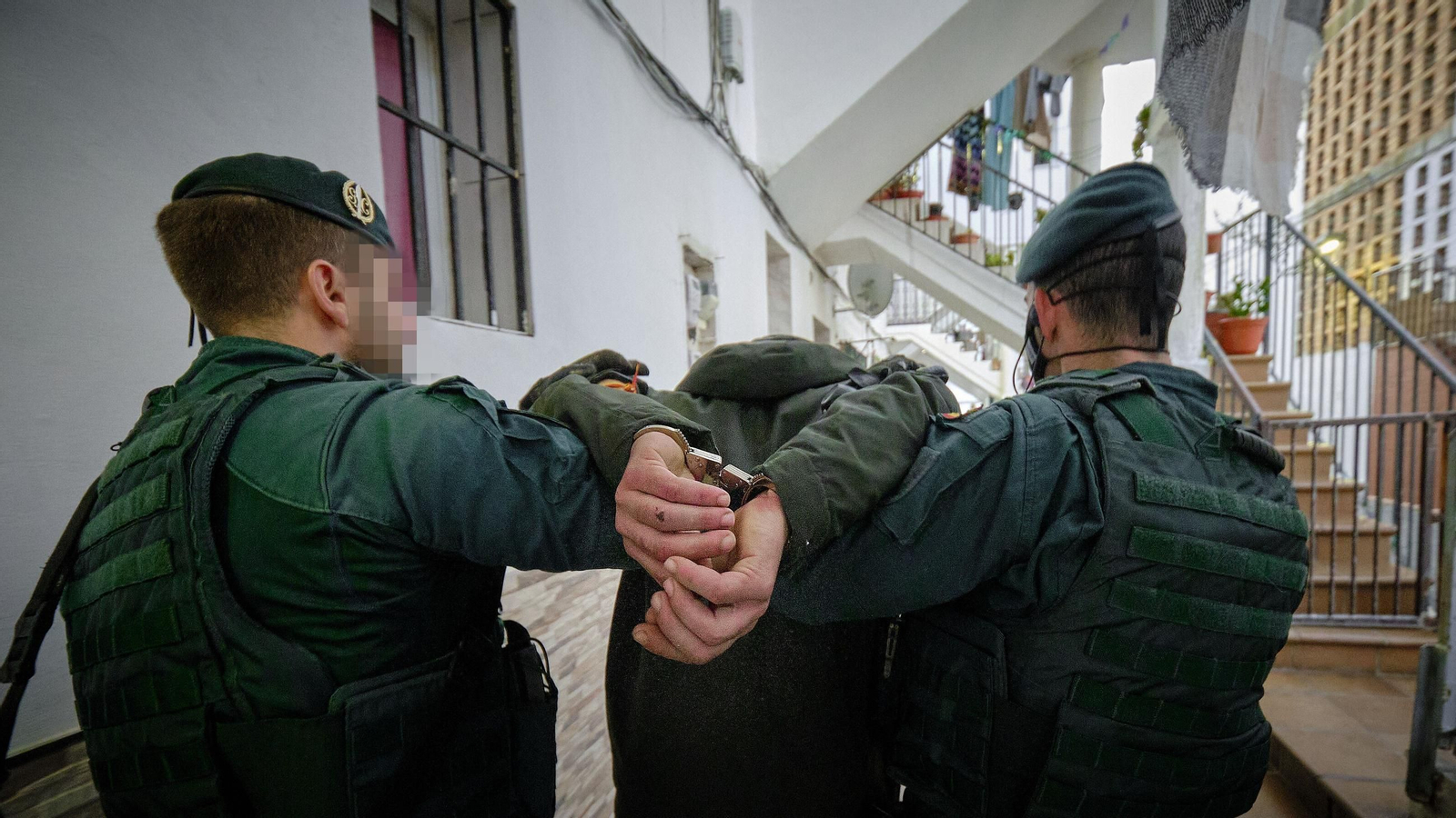 Registros y detenciones durante la operación antidroga en Barbate