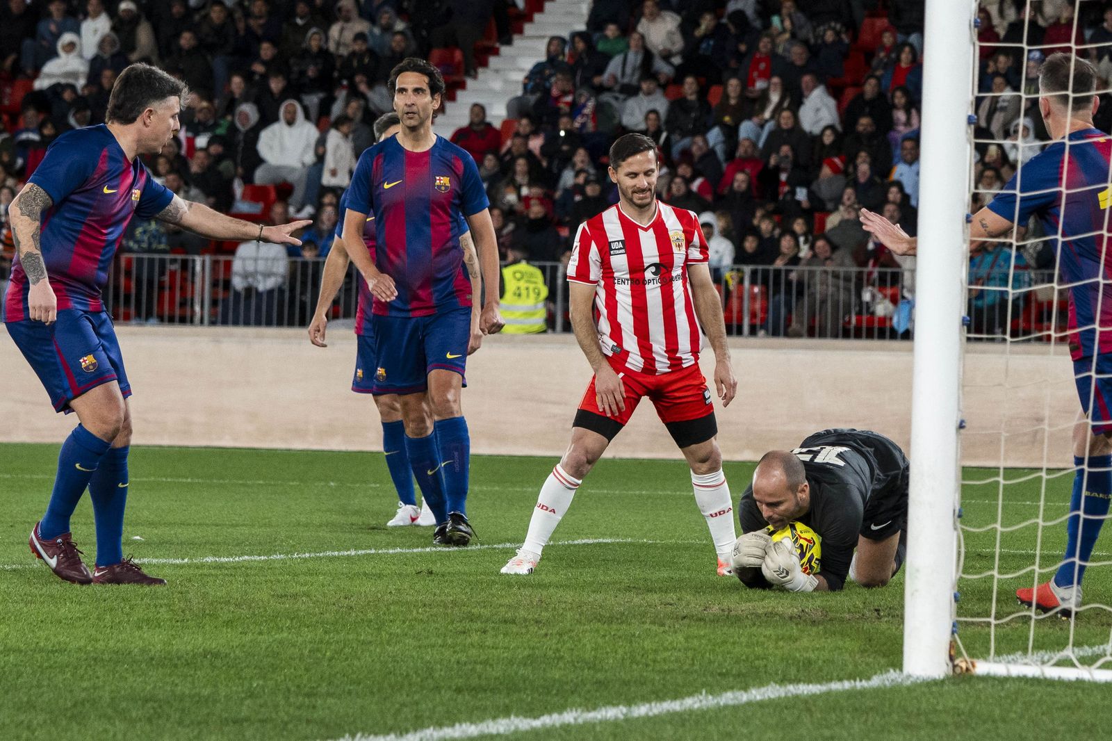 Fotogalería del partido homenaje a Guillermo Blanes entre los veteranos de la UD Almería y el FC Barcelona
