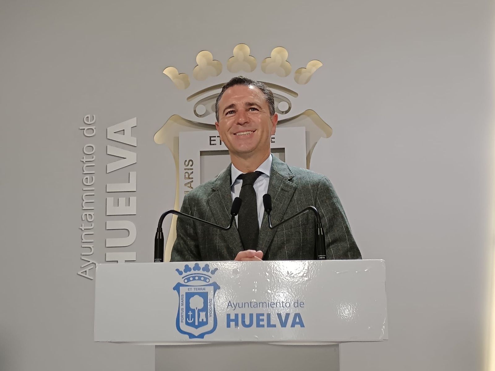 Felipe Arias durante una rueda de prensa en el Ayuntamiento de Huelva.