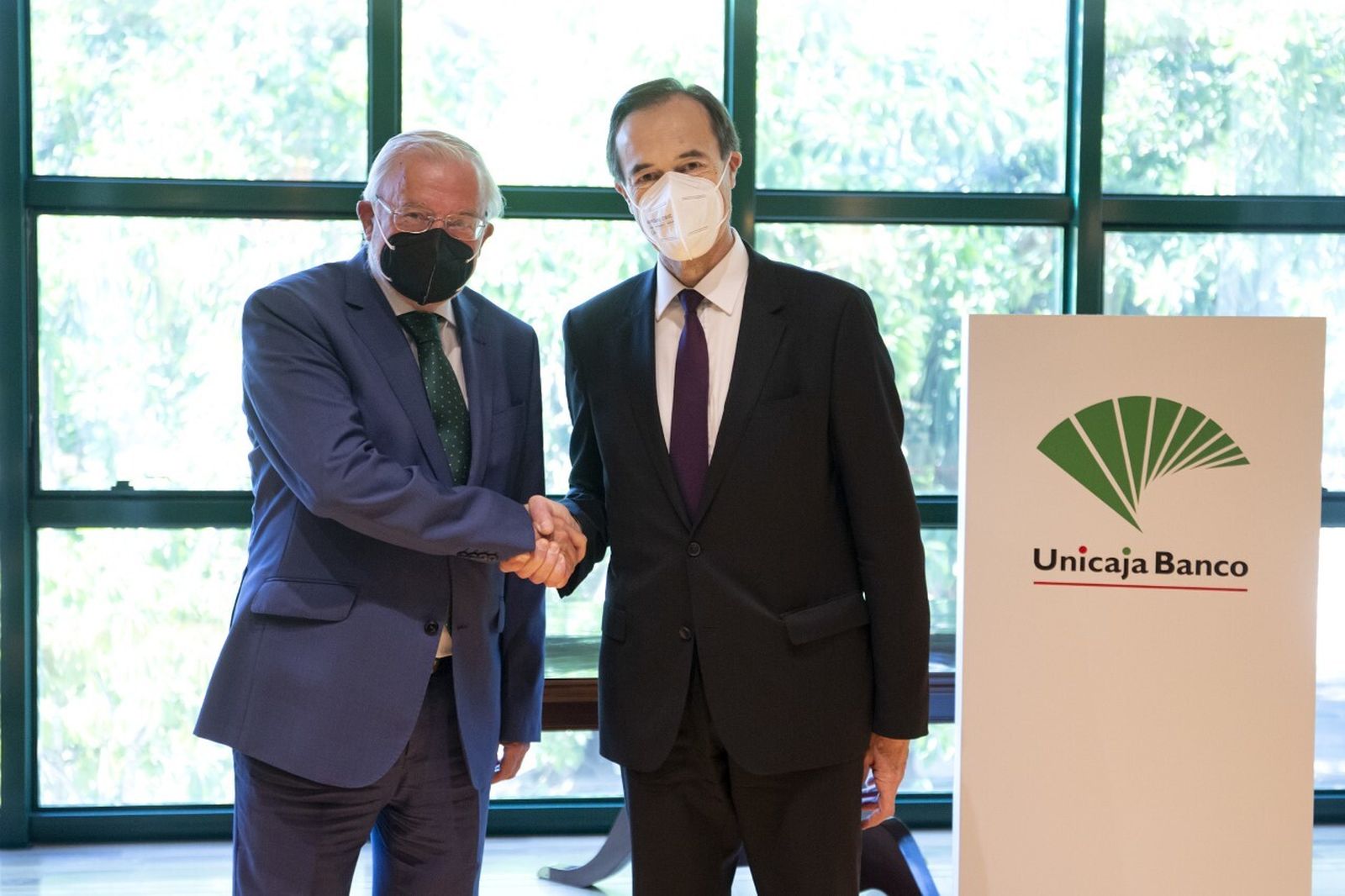 Firma de la fusión de Unicaja y Liberbank
