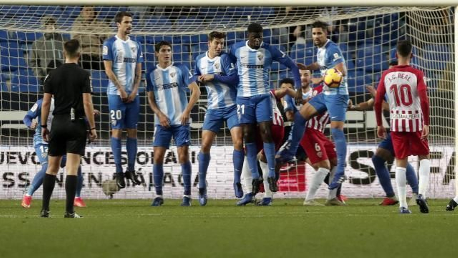 Un momento del Málaga-Almería.