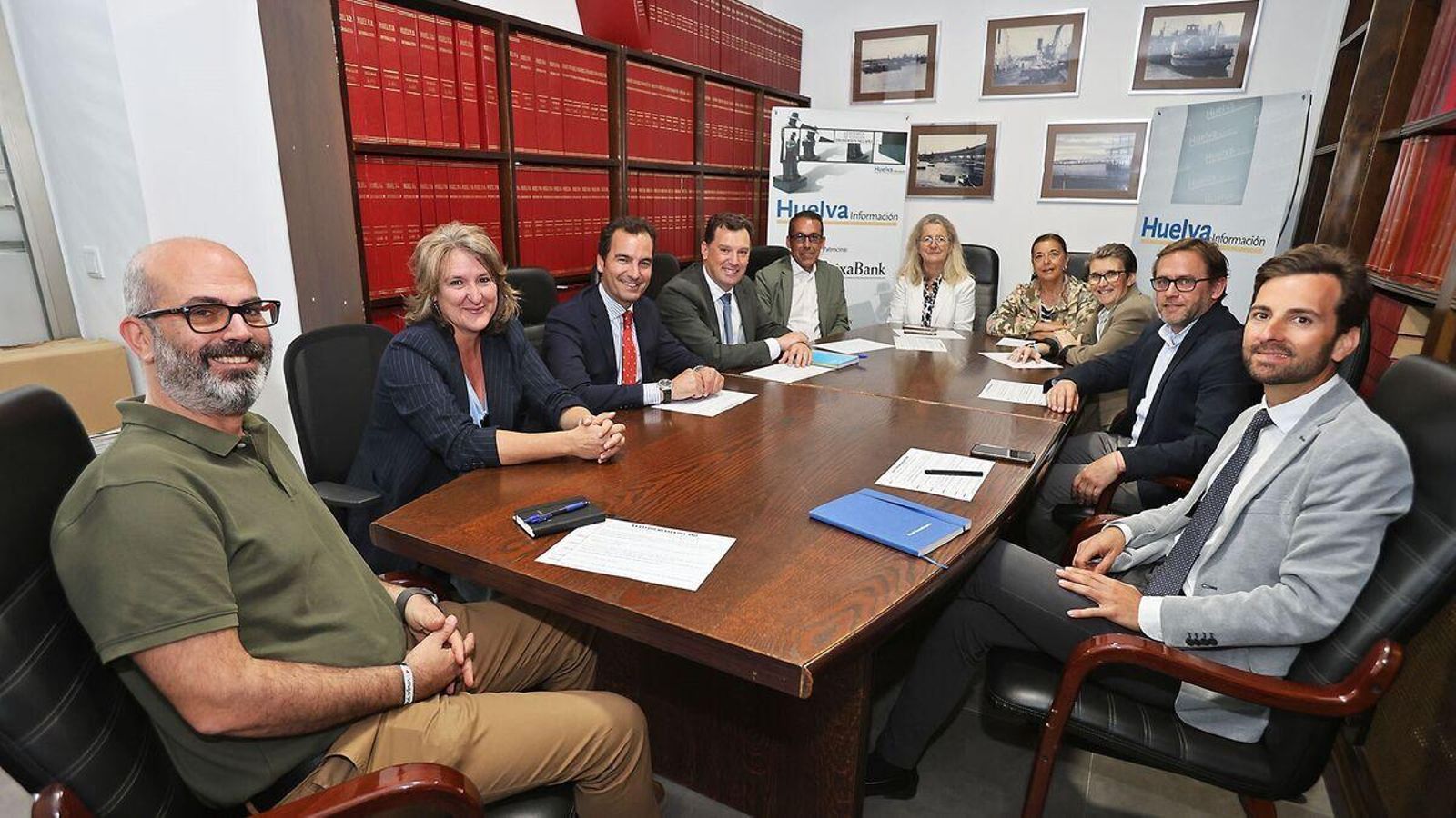 Un momento de la reunión del jurado en la sede de Huelva Información.