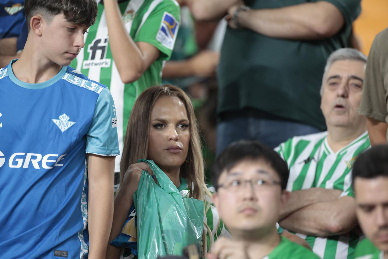 Búscate en las fotos del Betis - Nottingham Forest