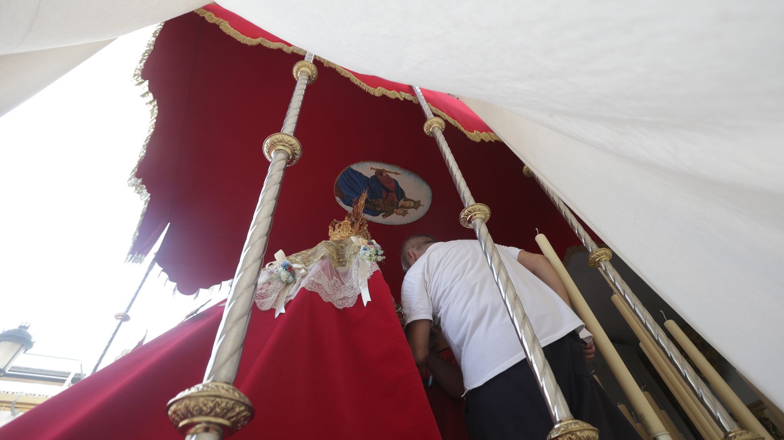 Preparativos en las iglesias de Algeciras para la Magna Mariana, en imágenes