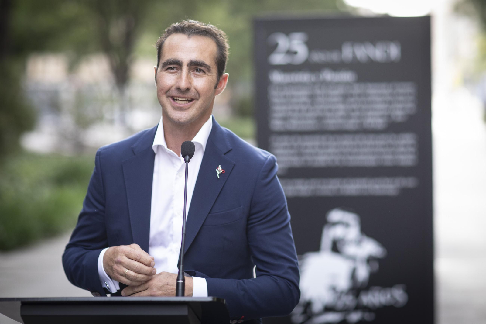 Las imágenes de la nueva exposición al aire libre que rinde homenaje a “El Fandi” en Granada