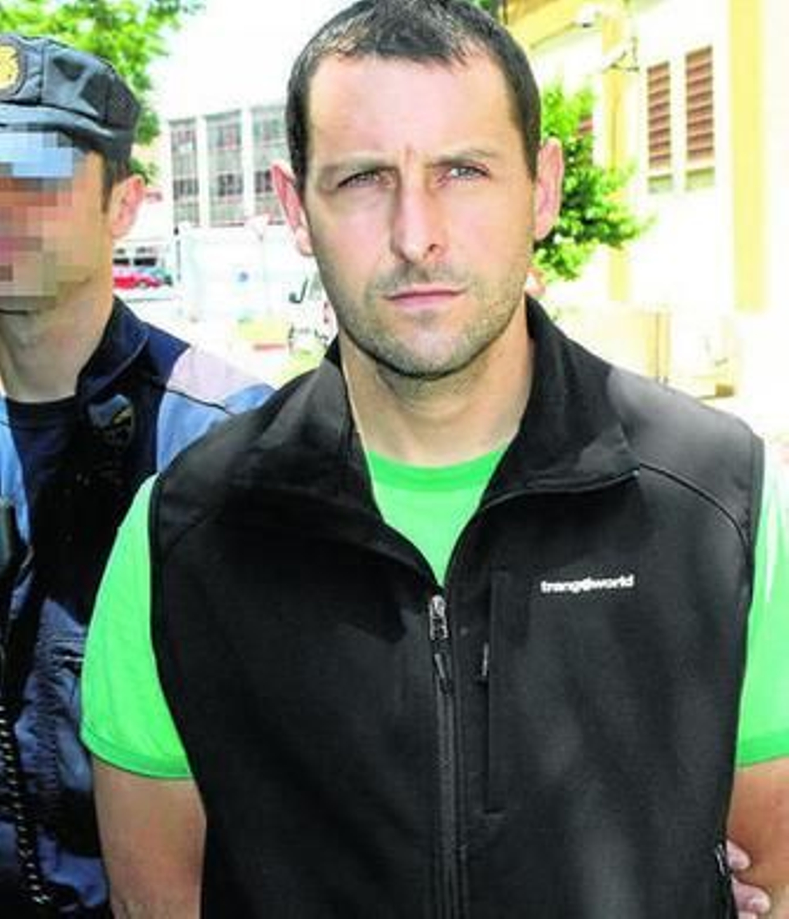 Trasladan de Francia a España al presunto asesino de Martín Carpena