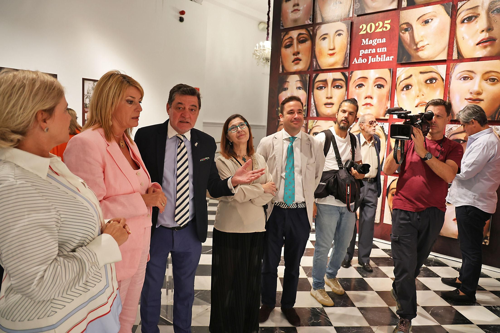 Imágenes de la Inauguración de la exposición 'Magna. Procesiones Marianas históricas en Huelva'