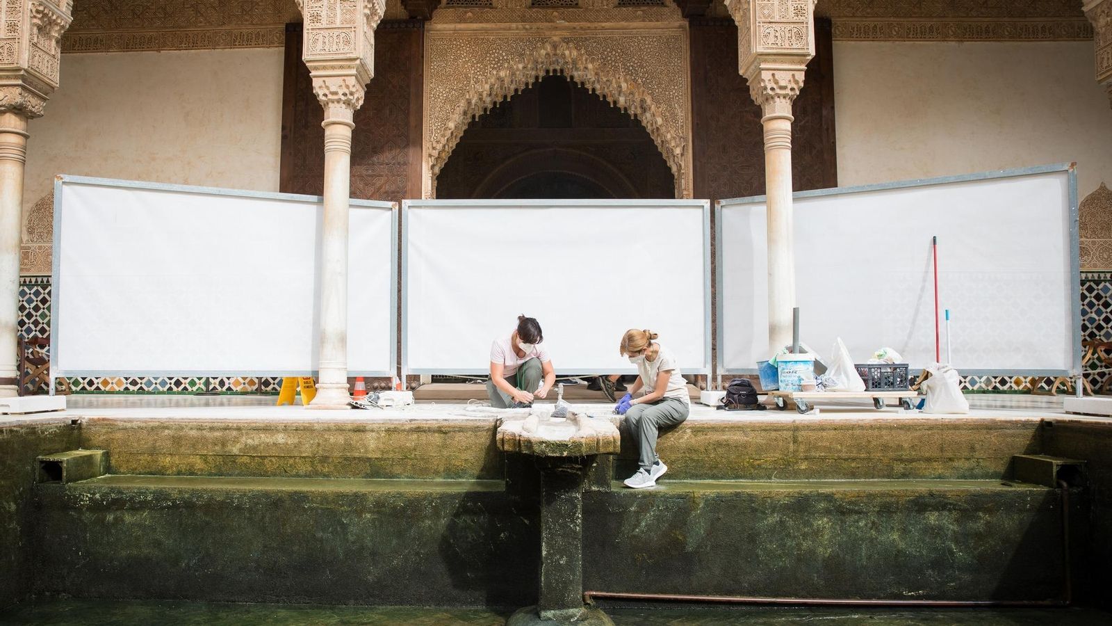 El objetivo de su restauración es devolverle la integridad física y estética a través de diversos tratamientos de  limpieza y consolidación del material