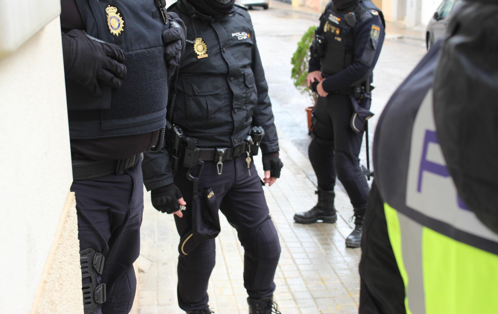 Policías nacionales, en una imagen de archivo. Policías nacionales, en una imagen de archivo.
