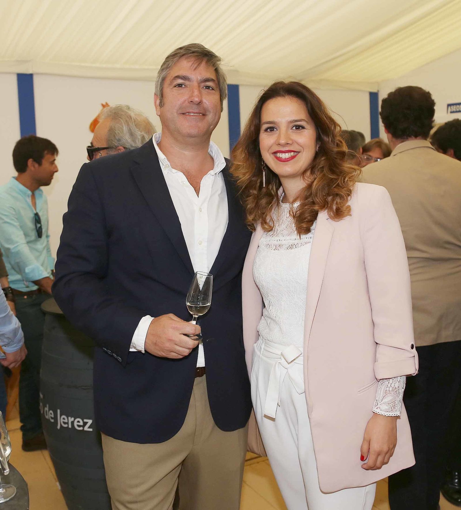 Eduardo Gómez Beser, director del Grupo San Dionisio, junto a Marisa López, de Diario de Jerez.