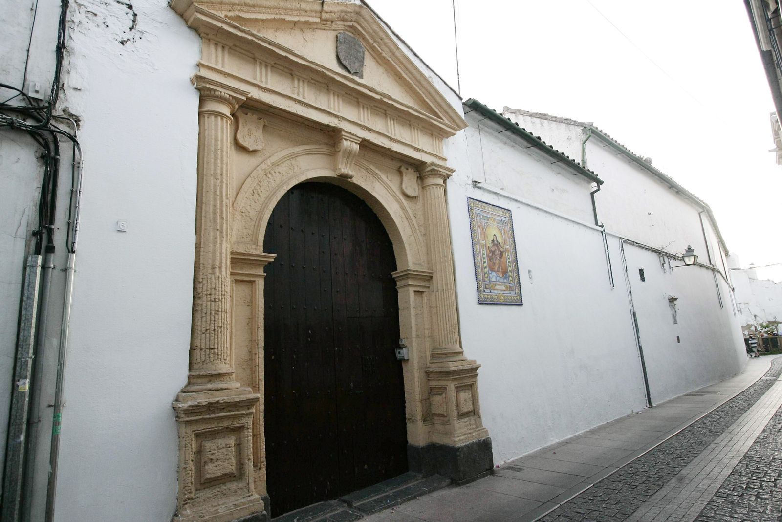 Una de las fachadas del Convento de Santa Cruz de Córdoba.