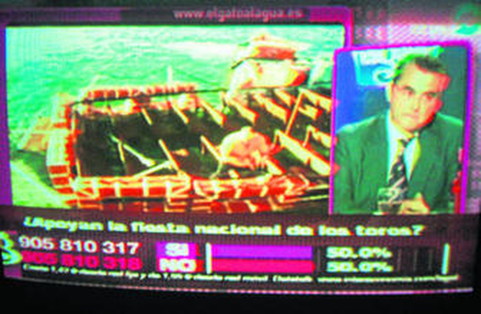 El alcalde, en un momento del programa 'El gato al agua', viendo el hundimiento del Vaporcito.