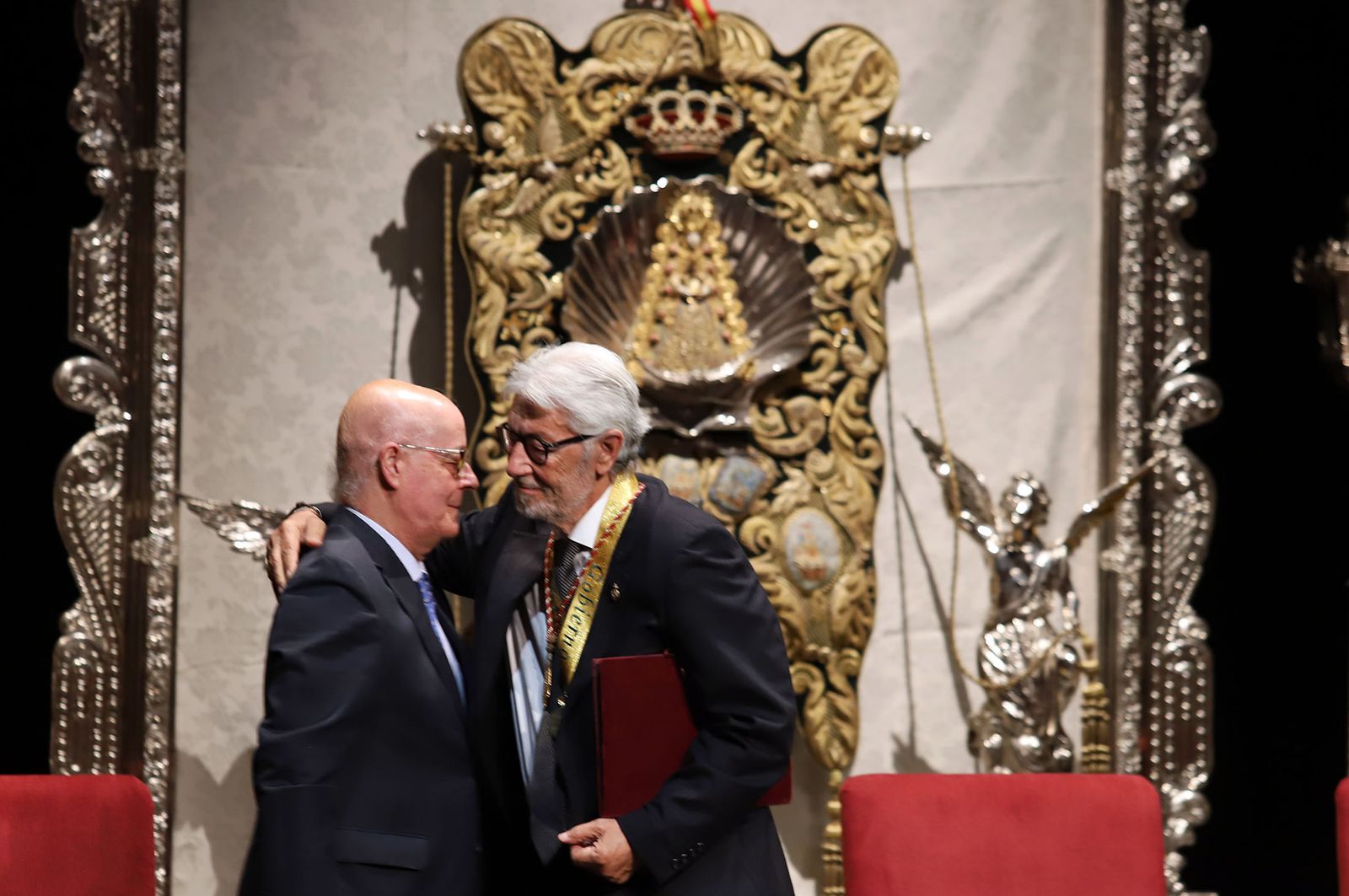 Eduardo Fernández Jurado pregona a la Hermandad de Emigrantes, en imágenes