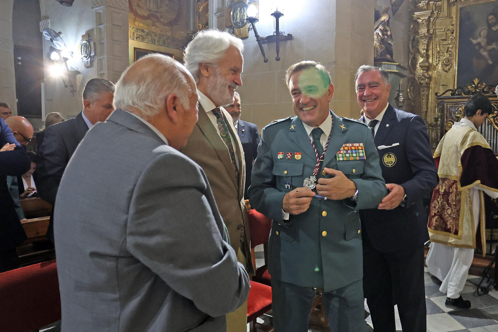 Imágenes de la entrega del fajín de Rodríguez del Castillo a Madre de Dios de la Misericordia