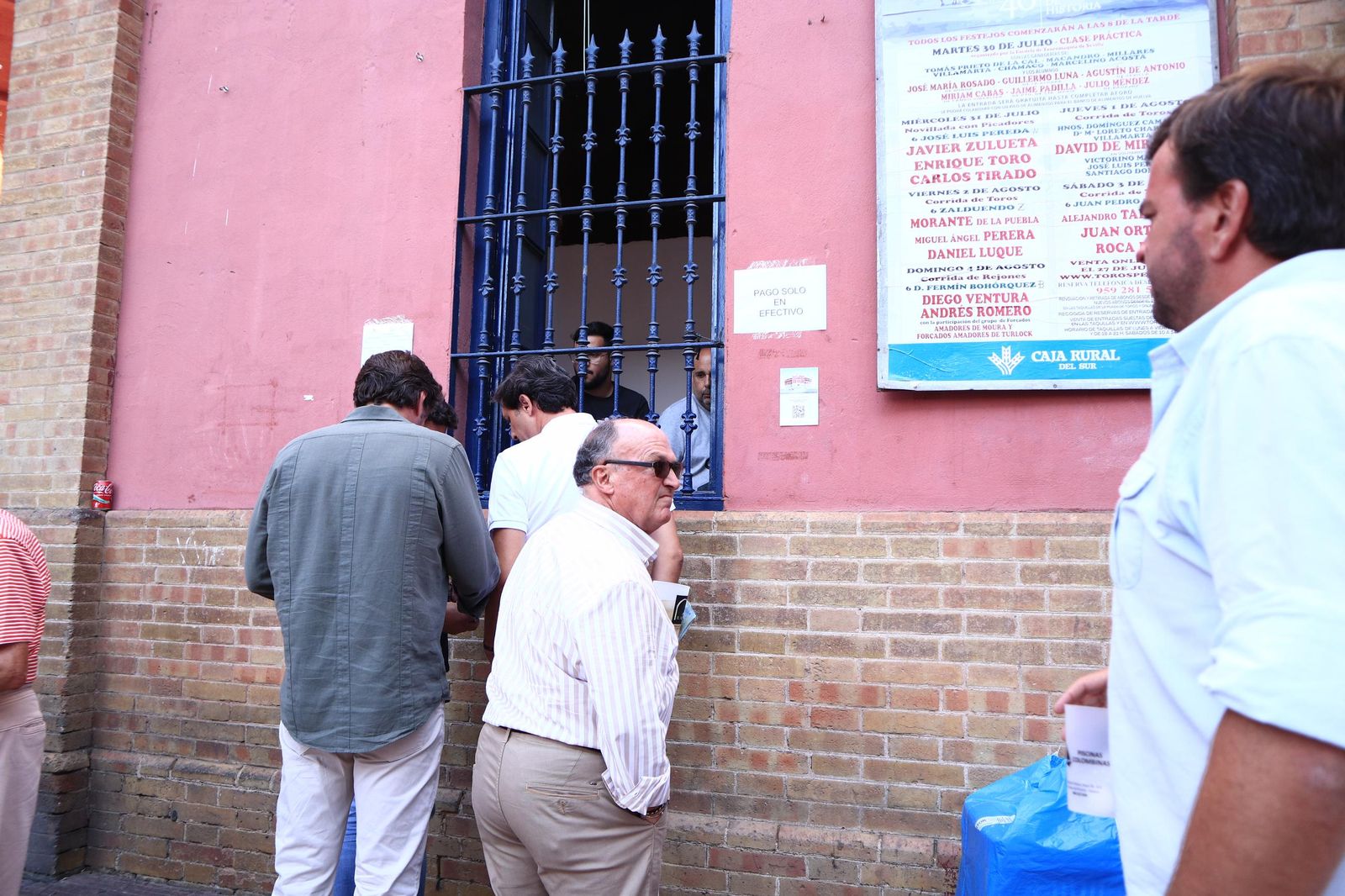 Imágenes de ambiente en el cuarto día de toros en Huelva