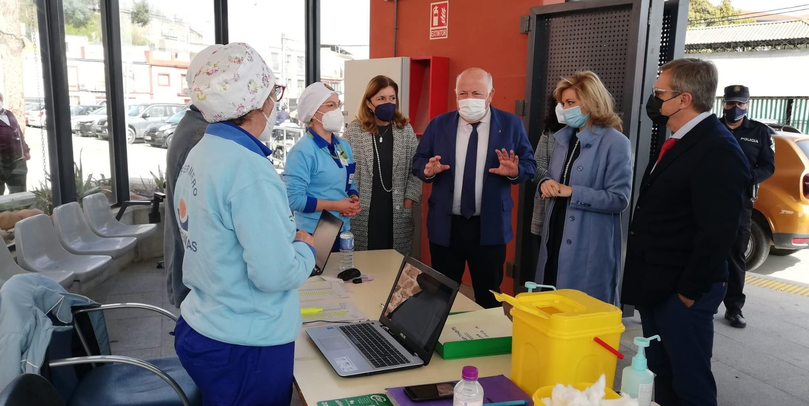 Botella, Aguirre y Romero visitan un punto de vacunación y recogida de muestras de covid. Botella, Aguirre y Romero visitan un punto de vacunación y recogida de muestras de covid.