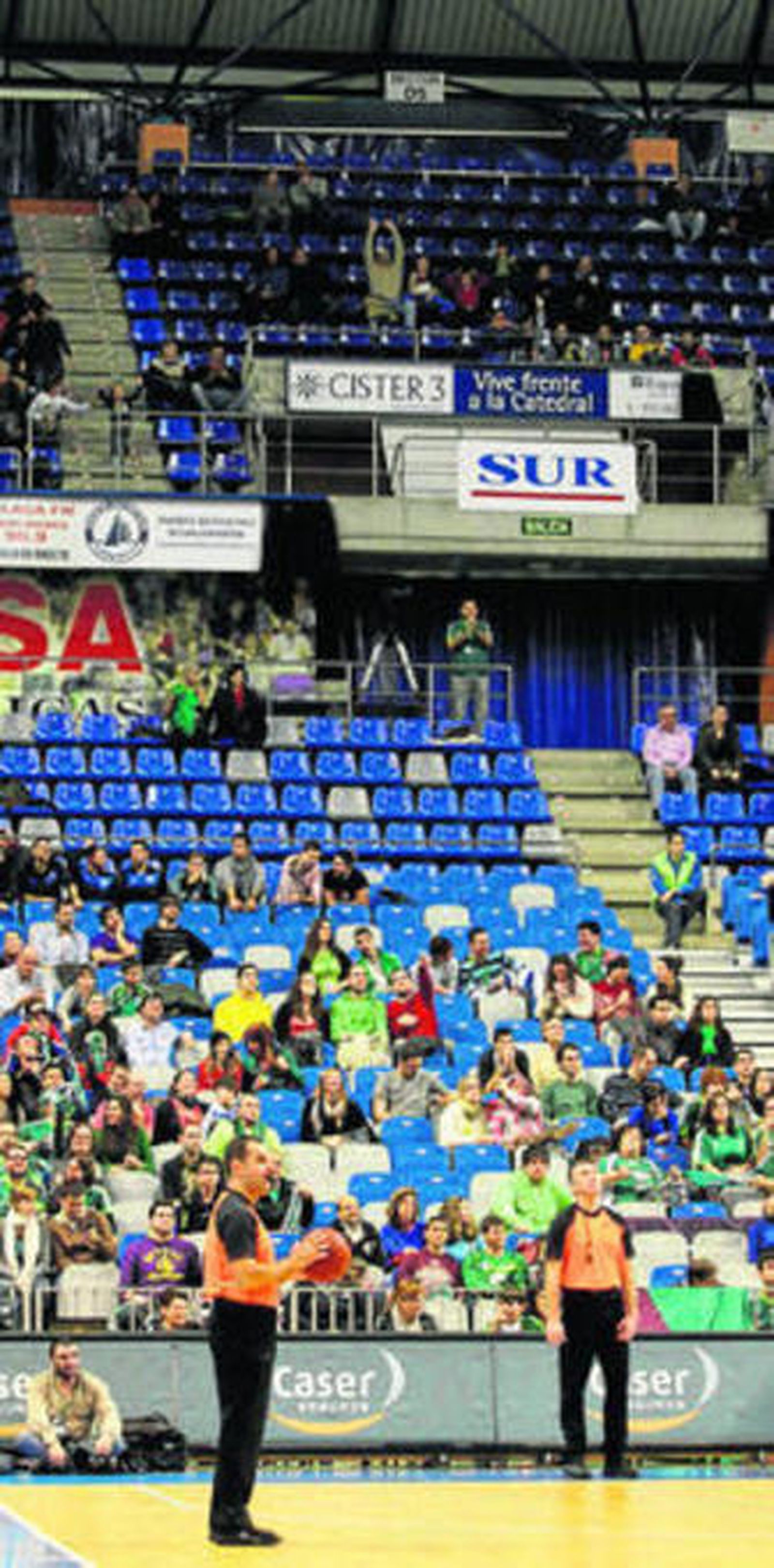 Aspecto del Martín Carpena en el encuentro ante el Brose Baskets.