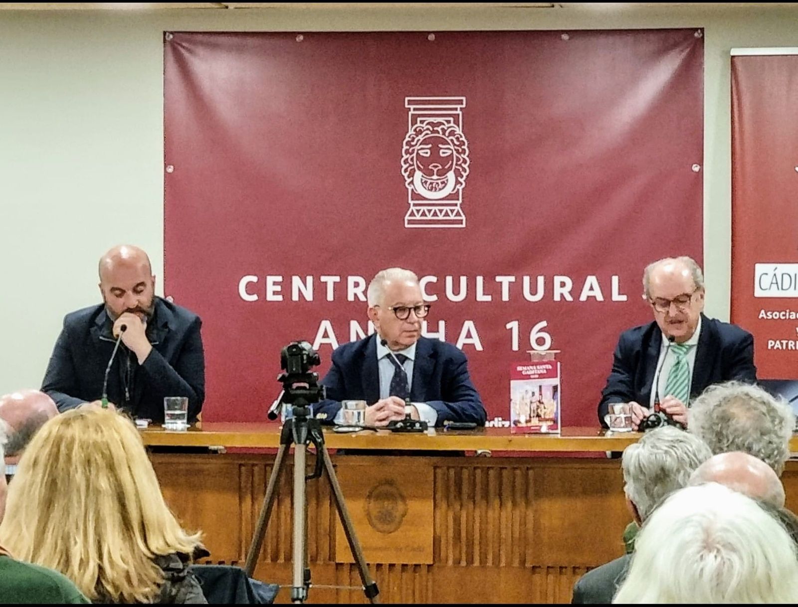 Presentación de la guía de la Semana Santa escrita por Miguel Ángel Castellano.
