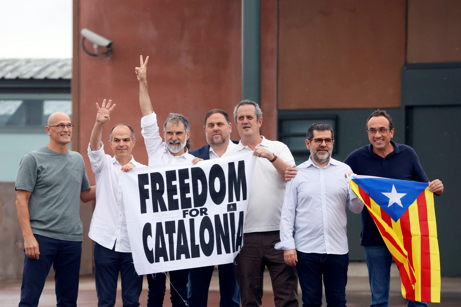 Junqueras, Forn, Rull, Turull, Romeva, Sànchez y Cuixart salen de Lledoners