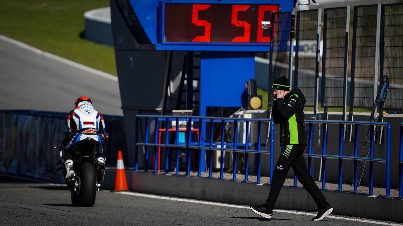 Álvaro Bautista estrena su numero 1 en las pruebas de SBK en Jerez