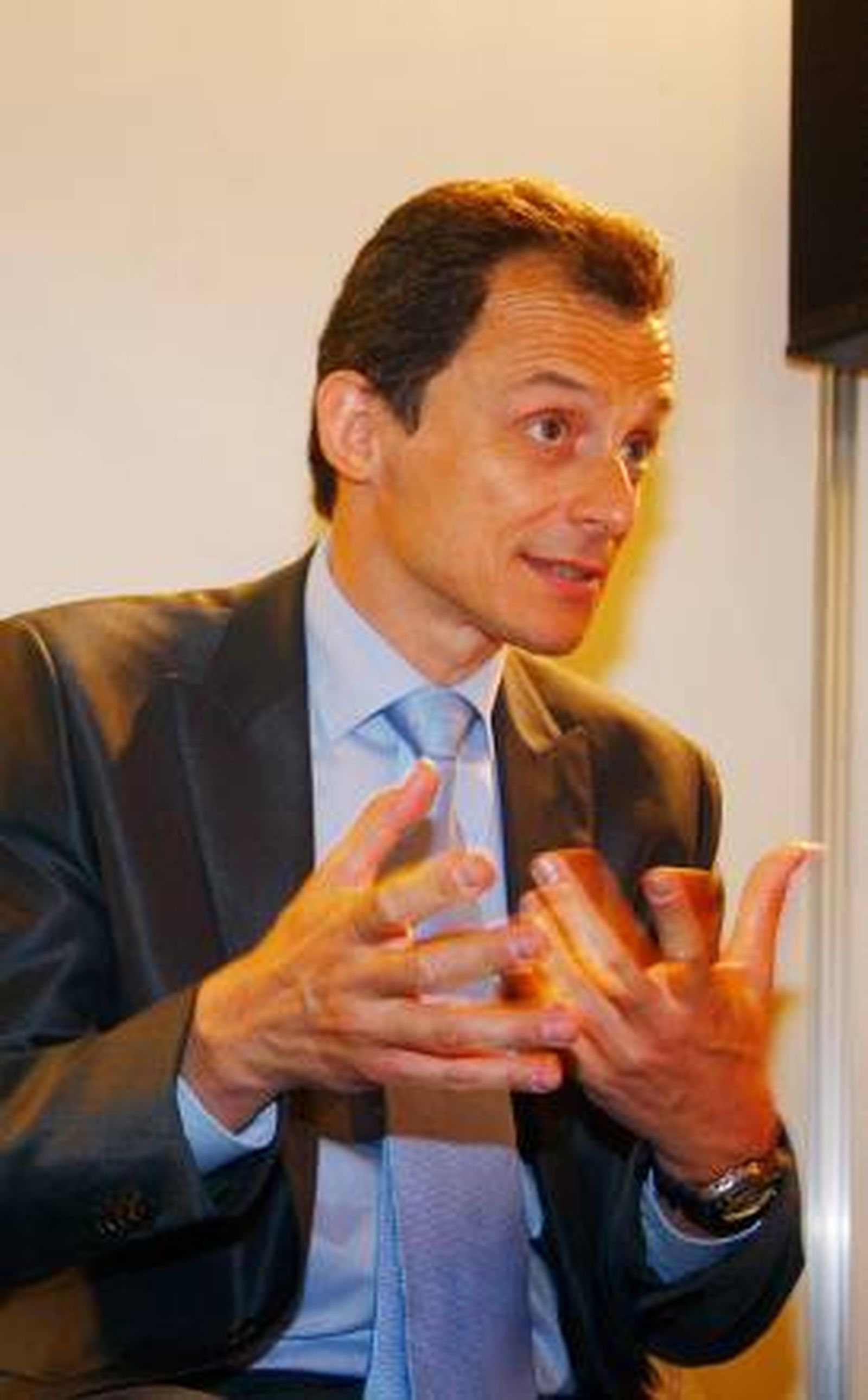 "Las personas normales deberían experimentar un día la ingravidez"