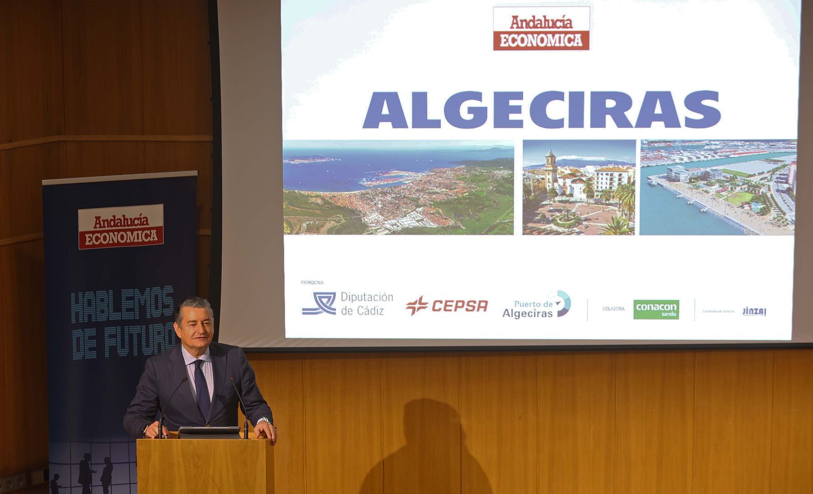 Imágenes de la presentación de la revista Andalucía Económica en Algeciras