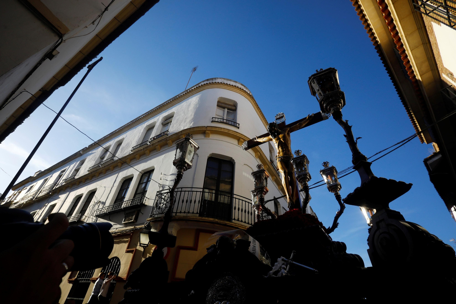 Viernes Santo en Córdoba: la procesión de los Dolores, en imágenes