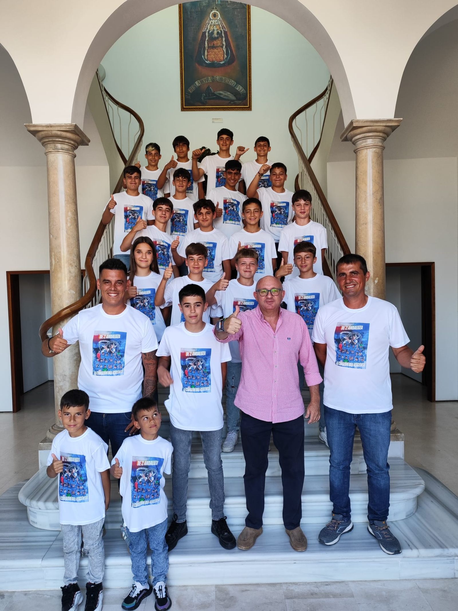 El equipo, con el concejal de Deportes.